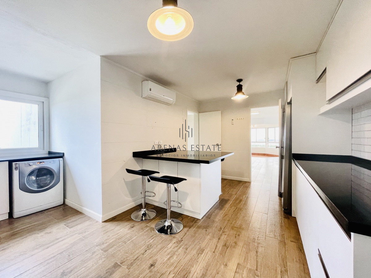 Apartamento ID.1134 - Venta y alquiler anual de amplio apartamento de tres dormitorios completamente reciclado sobre Roosevelt, Punta del Este