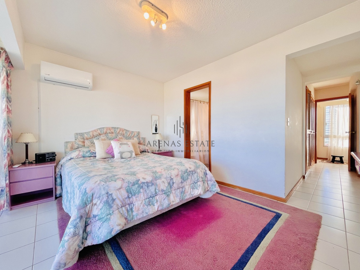 Apartamento ID.444 - Apartamento de 3 Dormitorios en Primera Línea del Mar, Playa Brava - Venta