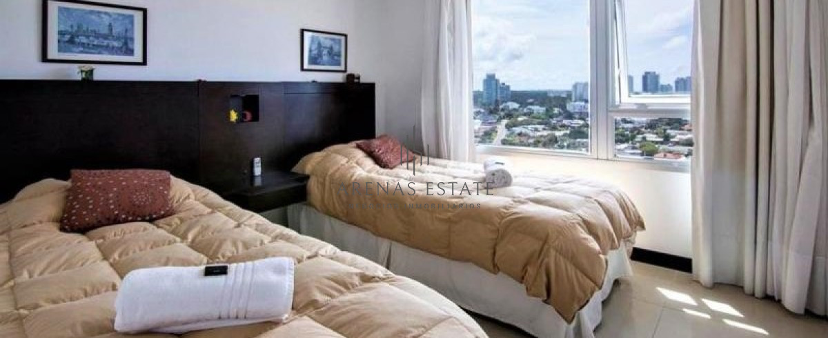 Apartamento ID.1418 - enta de Excelente Apartamento de 3 Dormitorios con Vista al Mar, Playa Mansa, Punta del Este