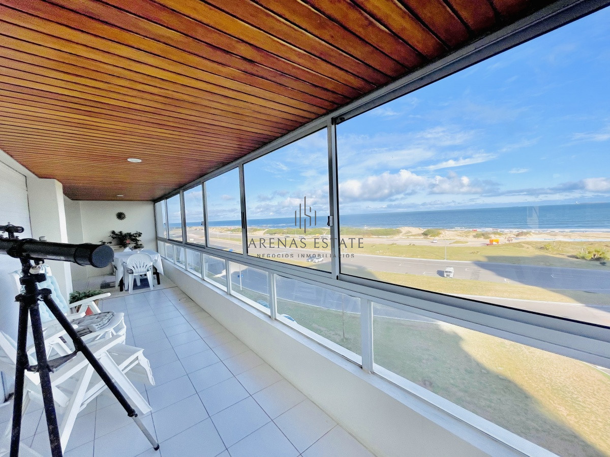 Apartamento ID.444 - Apartamento de 3 Dormitorios en Primera Línea del Mar, Playa Brava - Venta