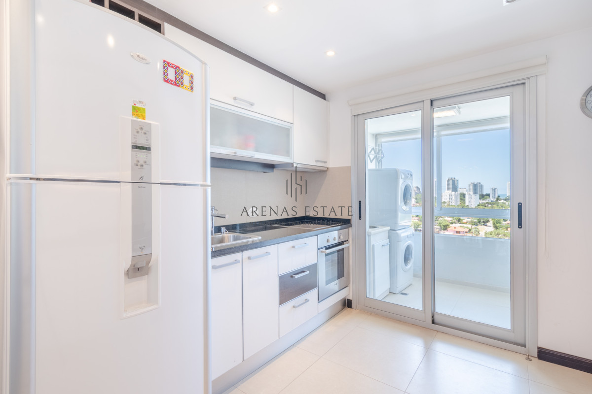 Apartamento ID.2148 - Venta de Excelente Apartamento de 3 Dormitorios con Vista al Mar, Playa Mansa, Punta del Este