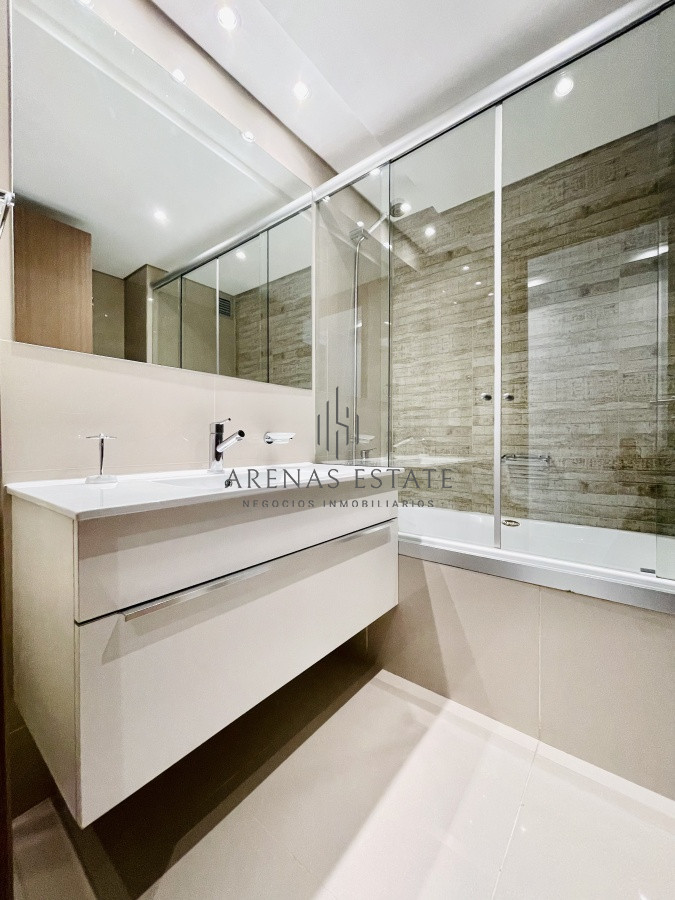 Apartamento ID.610 - Apartamento de 2 Dormitorios y Parrillero con Vista al Mar en Playa Brava, Look Tower
