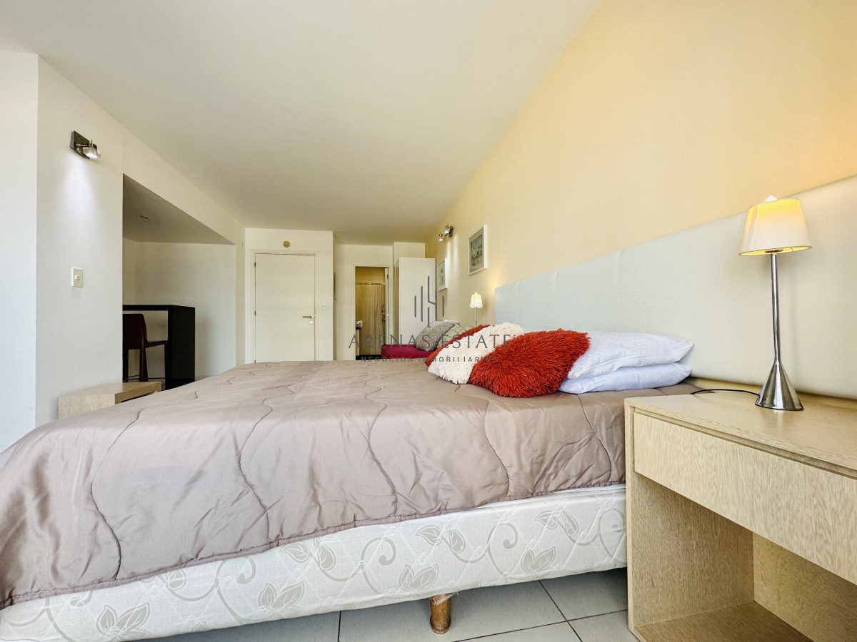Apartamento ID.1576 - Moderno Monoambiente con Vista al Mar en Venta, Península de Punta del Este