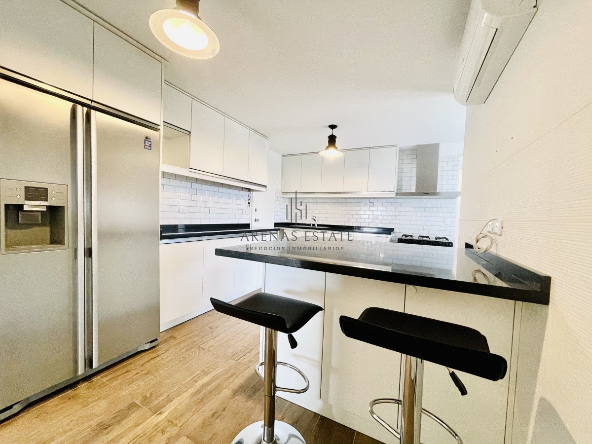 Apartamento ID.1134 - Venta y alquiler anual de amplio apartamento de tres dormitorios completamente reciclado sobre Roosevelt, Punta del Este