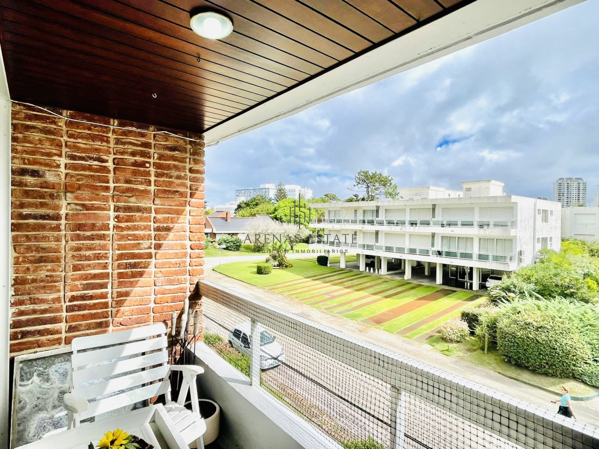Apartamento ID.609 - Apartamento de 2 Dormitorios en Aidy Grill a Pocos Metros de Playa Brava - Venta