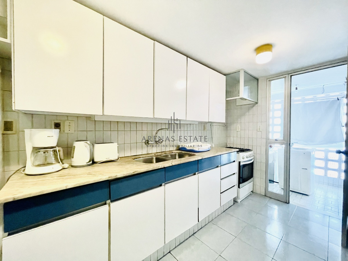 Apartamento ID.1969 - Apartamento de 2 Dormitorios Frente al Mar, con Vista - Playa Mansa, Venta