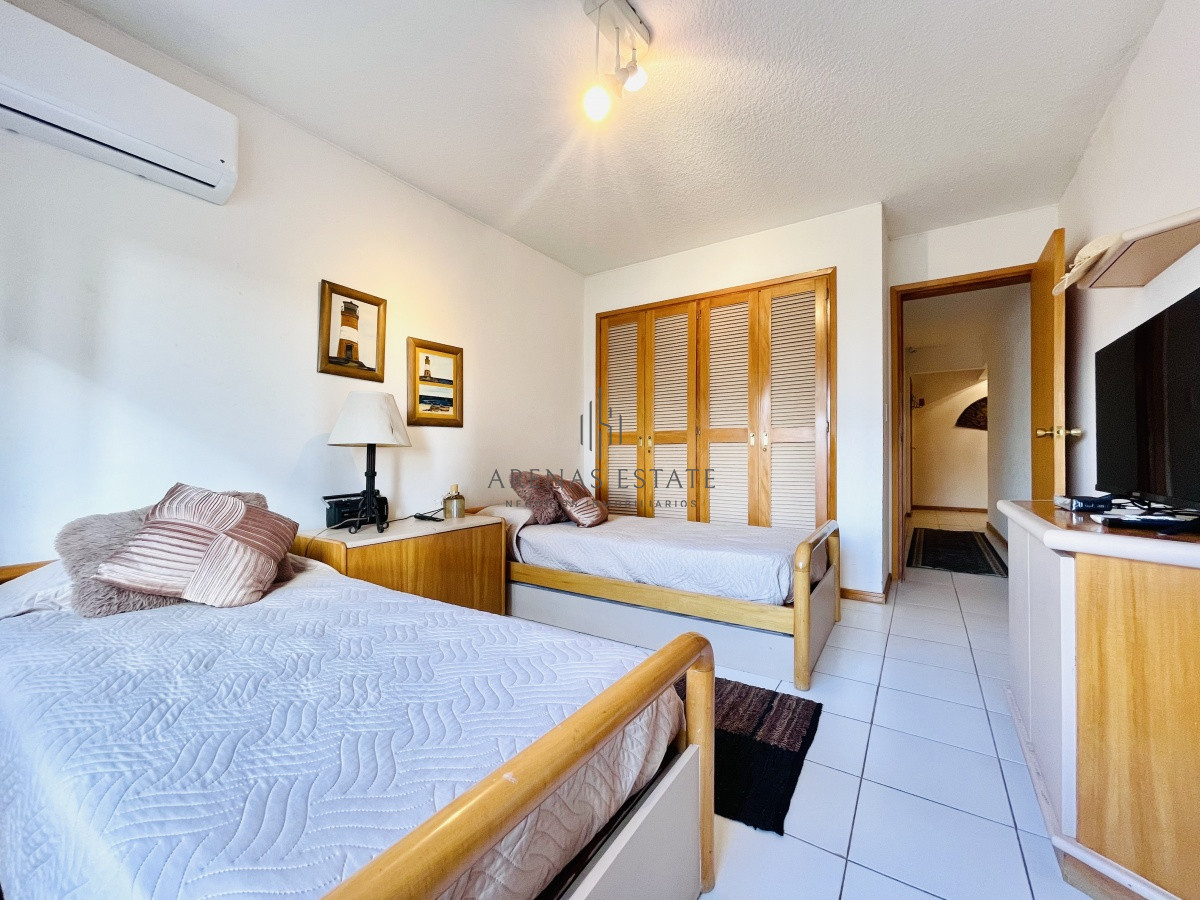 Apartamento ID.444 - Apartamento de 3 Dormitorios en Primera Línea del Mar, Playa Brava - Venta