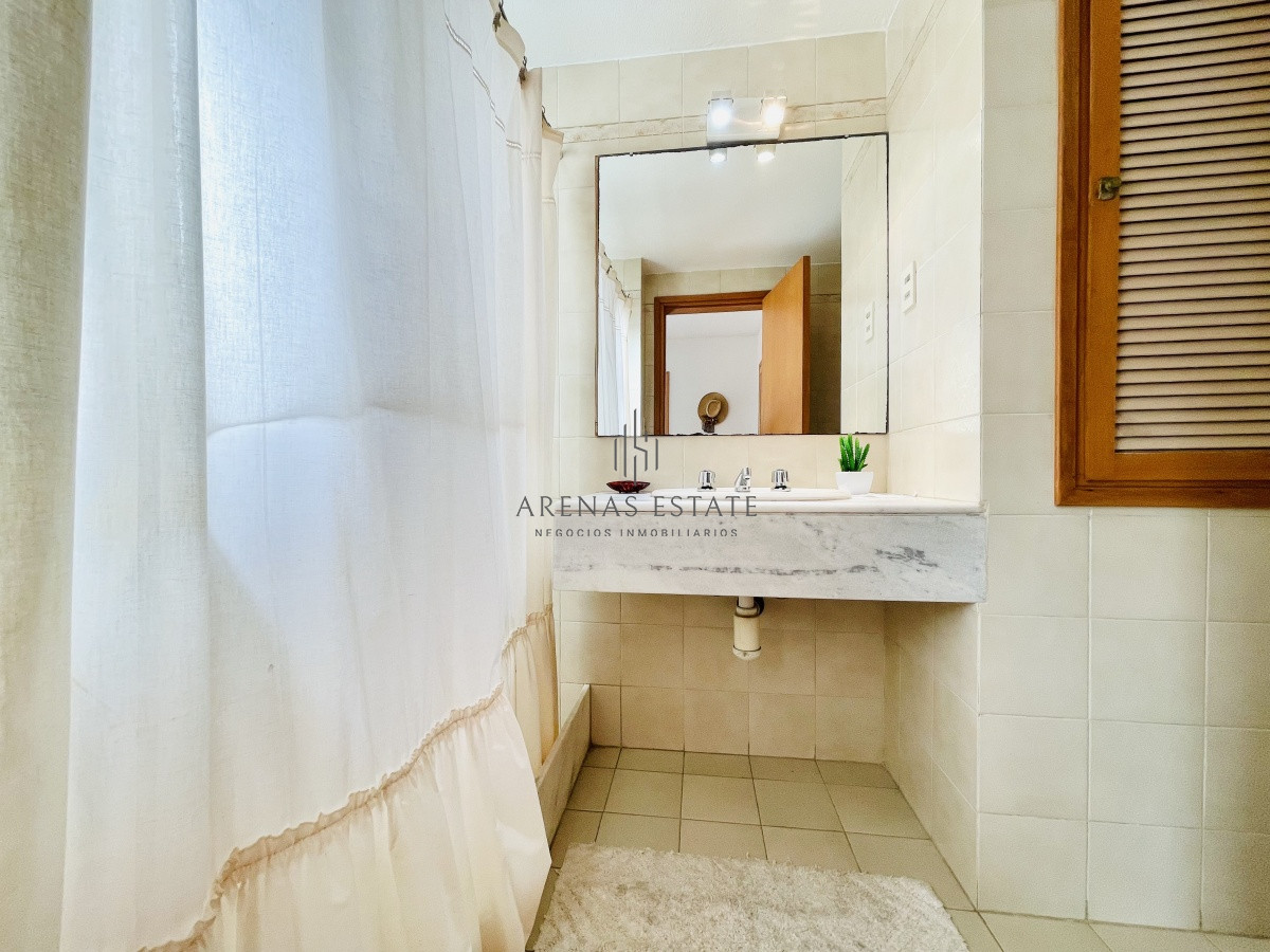 Apartamento ID.444 - Apartamento de 3 Dormitorios en Primera Línea del Mar, Playa Brava - Venta
