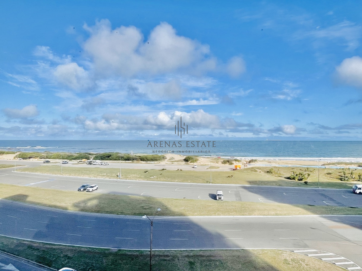 Apartamento ID.444 - Apartamento de 3 Dormitorios en Primera Línea del Mar, Playa Brava - Venta