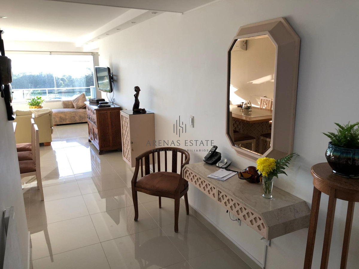 Apartamento ID.438 - Apartamento de 2 Dormitorios Frente a Playa Mansa