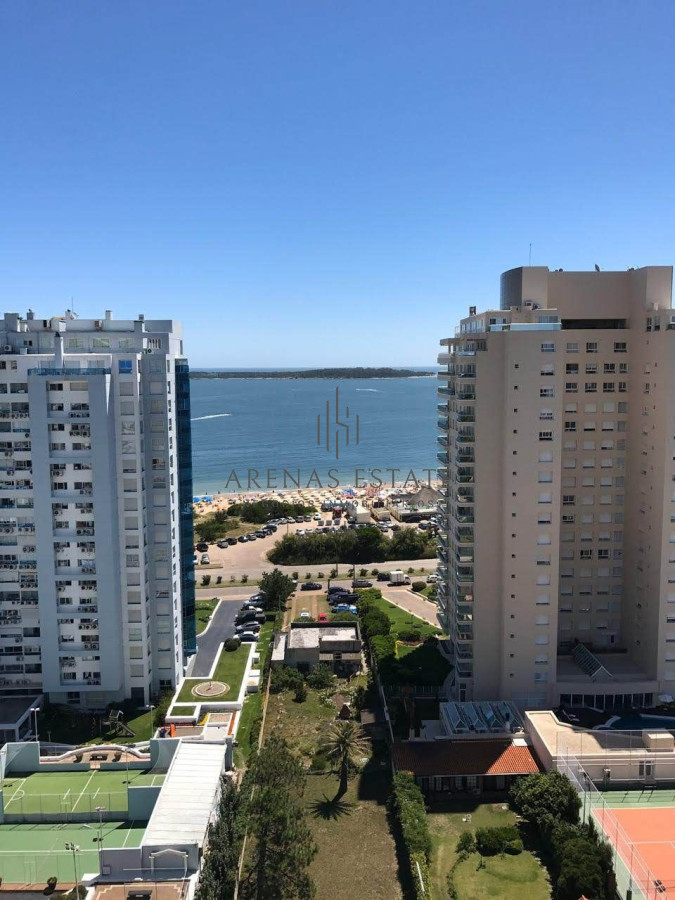 Apartamento ID.1418 - enta de Excelente Apartamento de 3 Dormitorios con Vista al Mar, Playa Mansa, Punta del Este