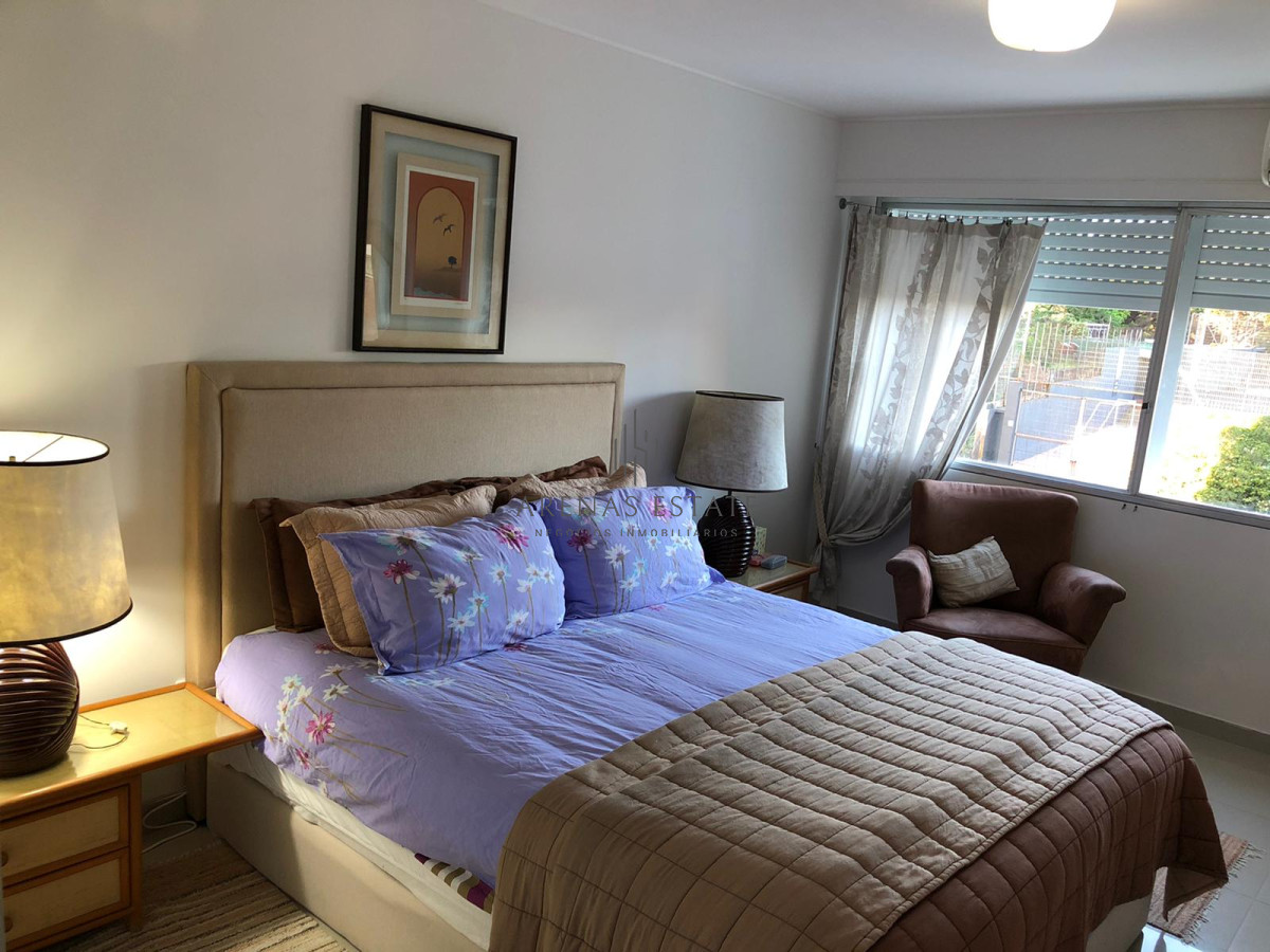 Apartamento ID.438 - Apartamento de 2 Dormitorios Frente a Playa Mansa