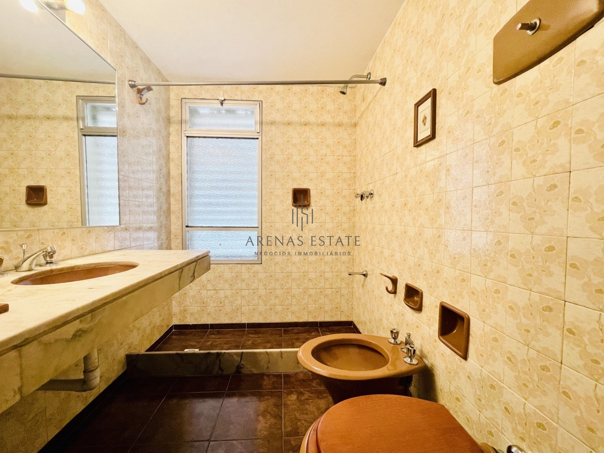 Apartamento ID.1969 - Apartamento de 2 Dormitorios Frente al Mar, con Vista - Playa Mansa, Venta