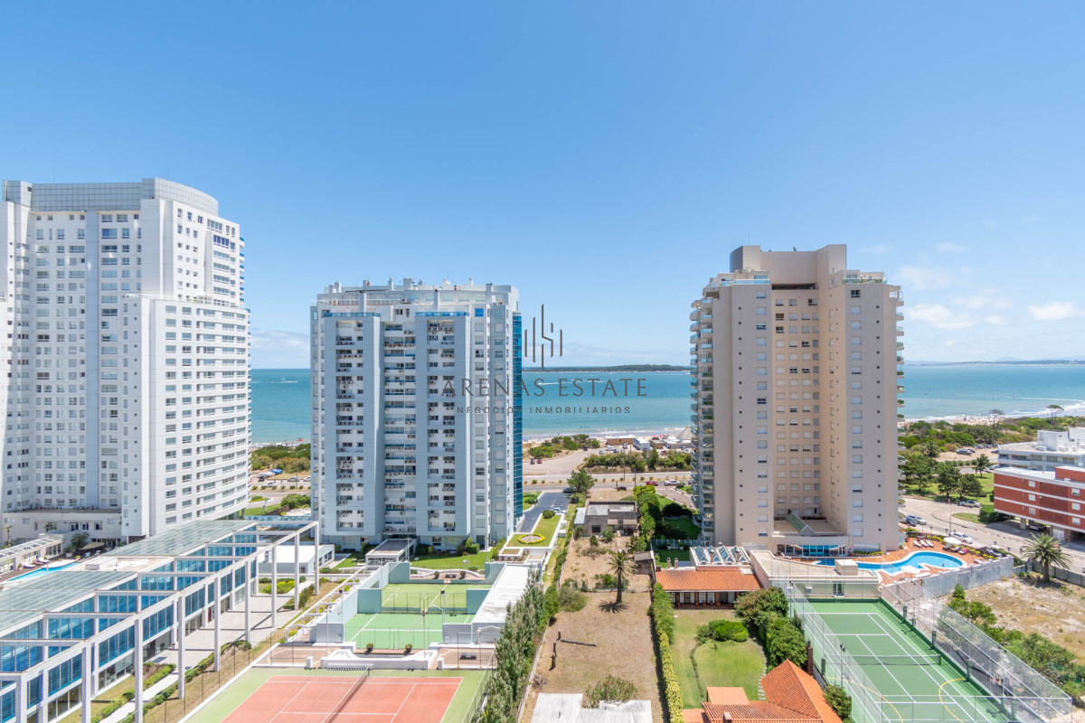 Apartamento ID.2148 - Venta de Excelente Apartamento de 3 Dormitorios con Vista al Mar, Playa Mansa, Punta del Este