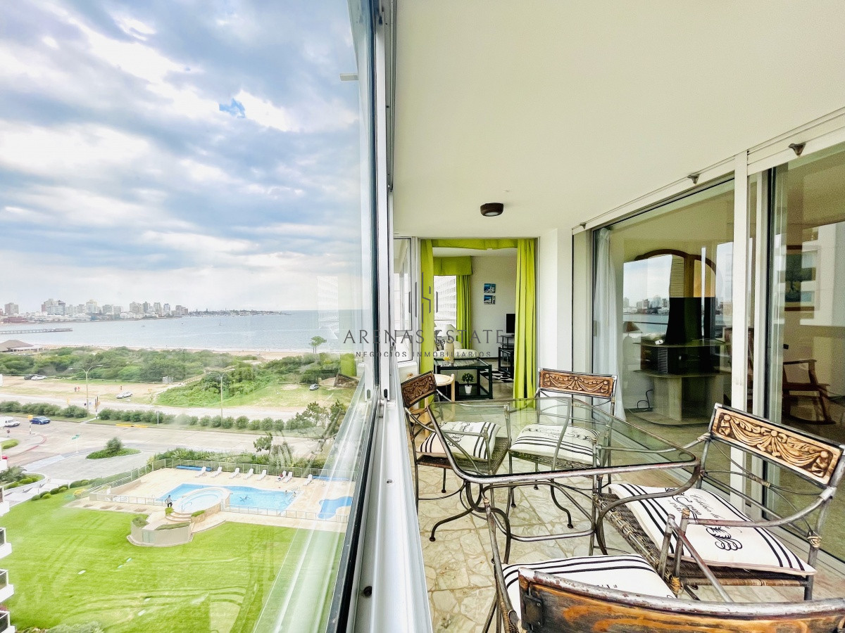 Apartamento ID.1969 - Apartamento de 2 Dormitorios Frente al Mar, con Vista - Playa Mansa, Venta