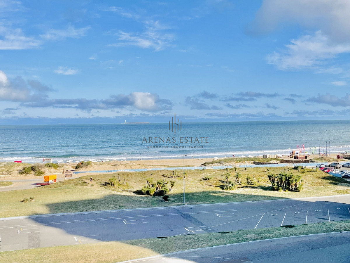 Apartamento ID.444 - Apartamento de 3 Dormitorios en Primera Línea del Mar, Playa Brava - Venta