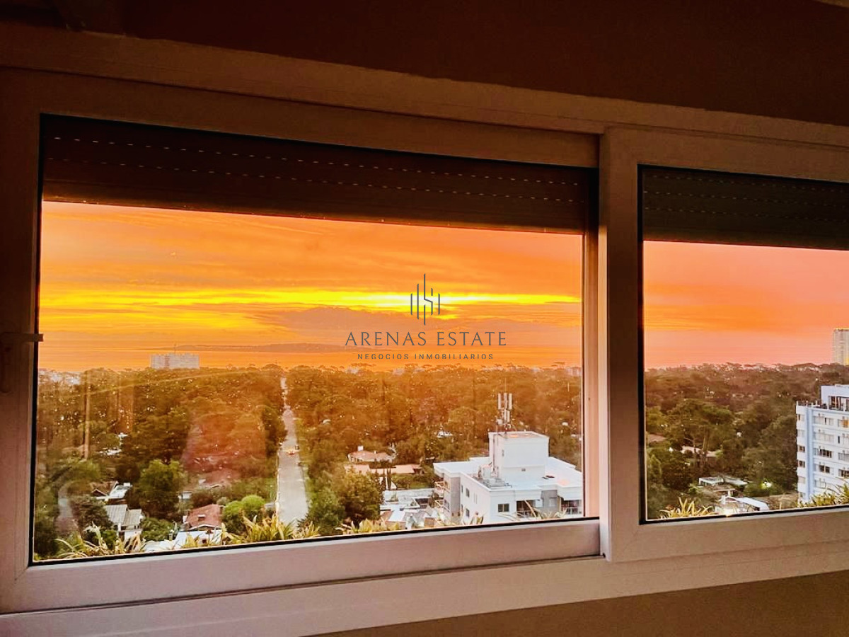 Apartamento ID.1134 - Venta y alquiler anual de amplio apartamento de tres dormitorios completamente reciclado sobre Roosevelt, Punta del Este