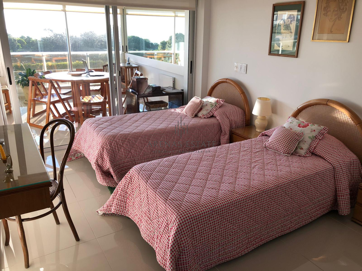 Apartamento ID.438 - Apartamento de 2 Dormitorios Frente a Playa Mansa