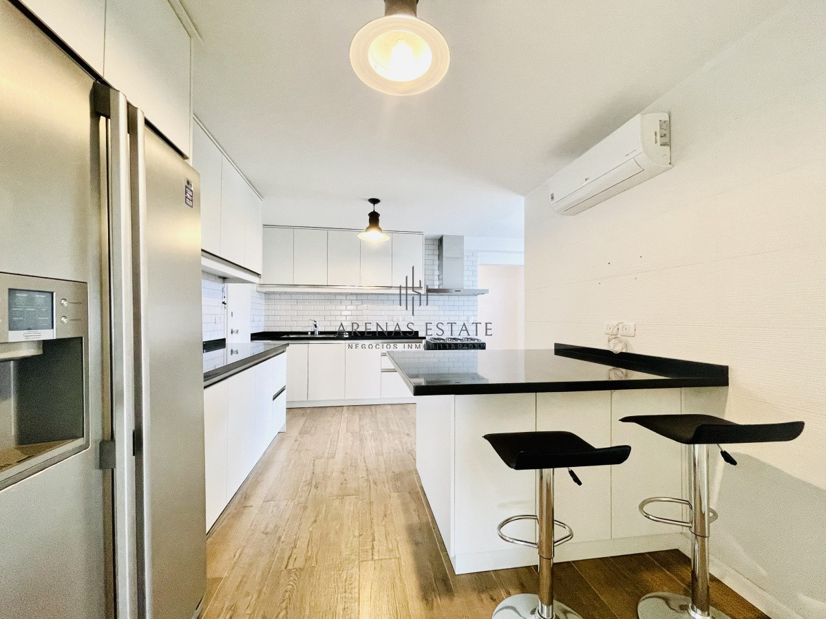 Apartamento ID.1134 - Venta y alquiler anual de amplio apartamento de tres dormitorios completamente reciclado sobre Roosevelt, Punta del Este