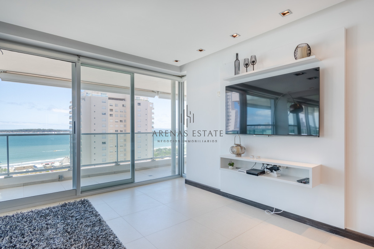 Apartamento ID.2148 - Venta de Excelente Apartamento de 3 Dormitorios con Vista al Mar, Playa Mansa, Punta del Este