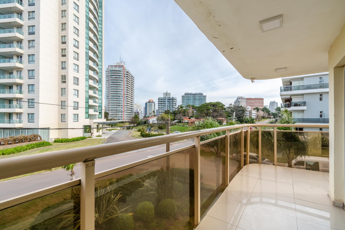 Apartamento ID.807 - Moderno Apartamento de 3 Dormitorios a Pocas Cuadras del Mar En Venta, Playa Brava