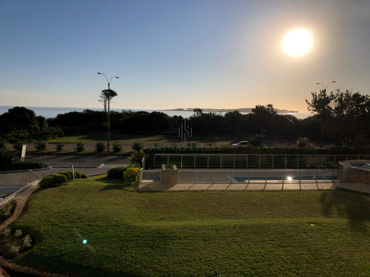 Apartamento ID.438 - Apartamento de 2 Dormitorios Frente a Playa Mansa