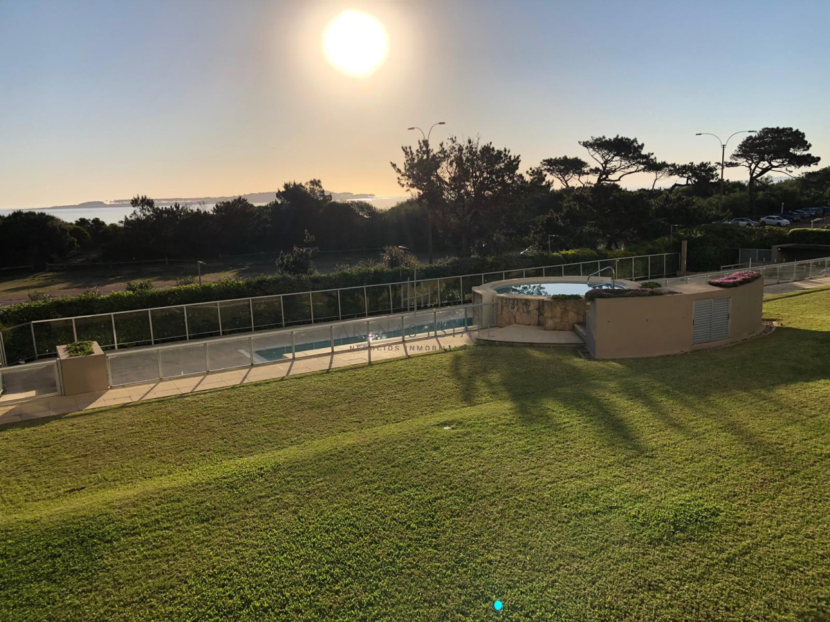 Apartamento ID.438 - Apartamento de 2 Dormitorios Frente a Playa Mansa