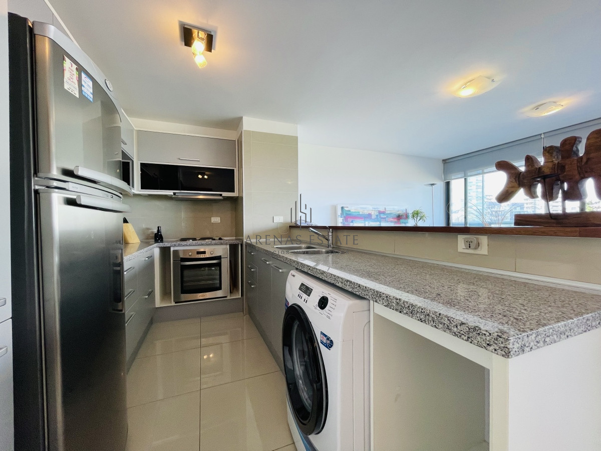 Apartamento ID.599 - Apartamento de 2 Dormitorios y Parrillero Frente a Playa Brava, Punta del Este
