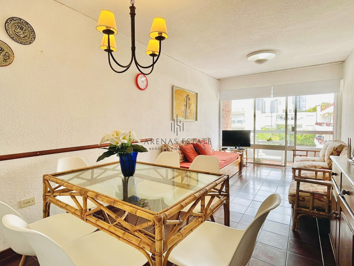 Apartamento ID.609 - Apartamento de 2 Dormitorios en Aidy Grill a Pocos Metros de Playa Brava - Venta