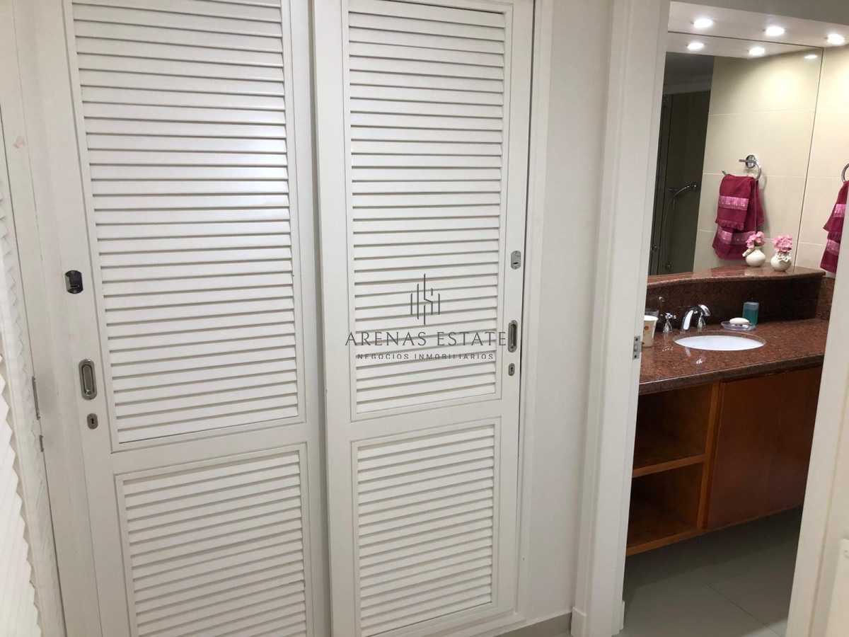 Apartamento ID.438 - Apartamento de 2 Dormitorios Frente a Playa Mansa