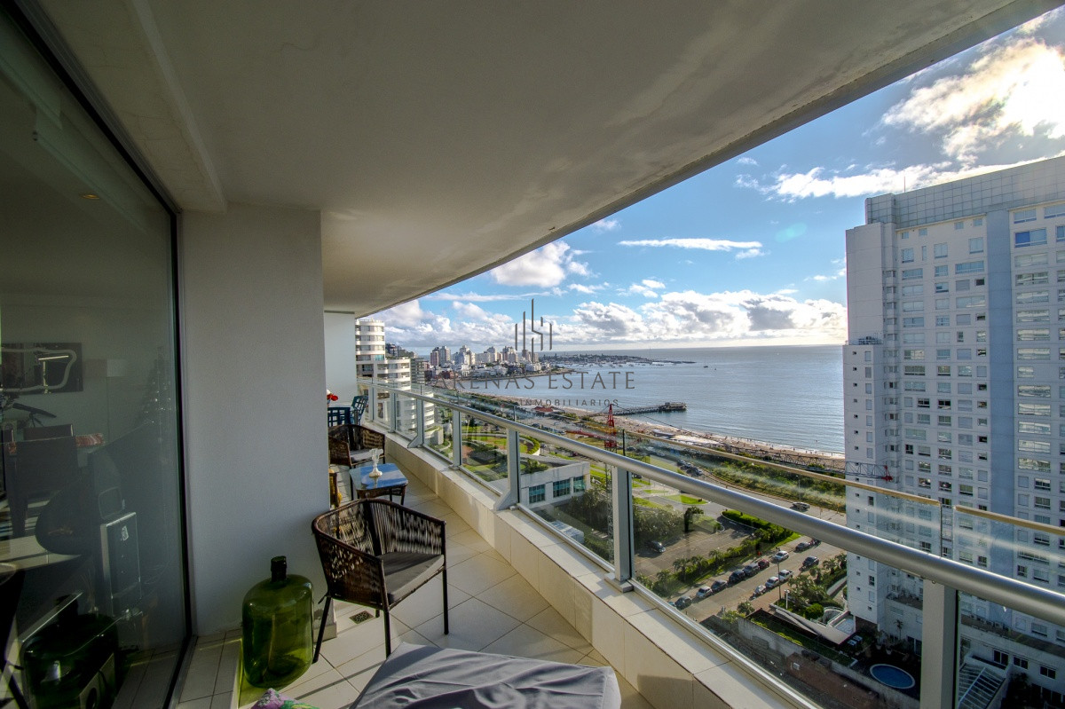 Apartamento ID.557 - Venta de apartamento de tres dormitorios más dependencia en playa Mansa, Punta del Este