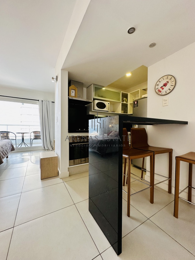 Apartamento ID.1576 - Moderno Monoambiente con Vista al Mar en Venta, Península de Punta del Este