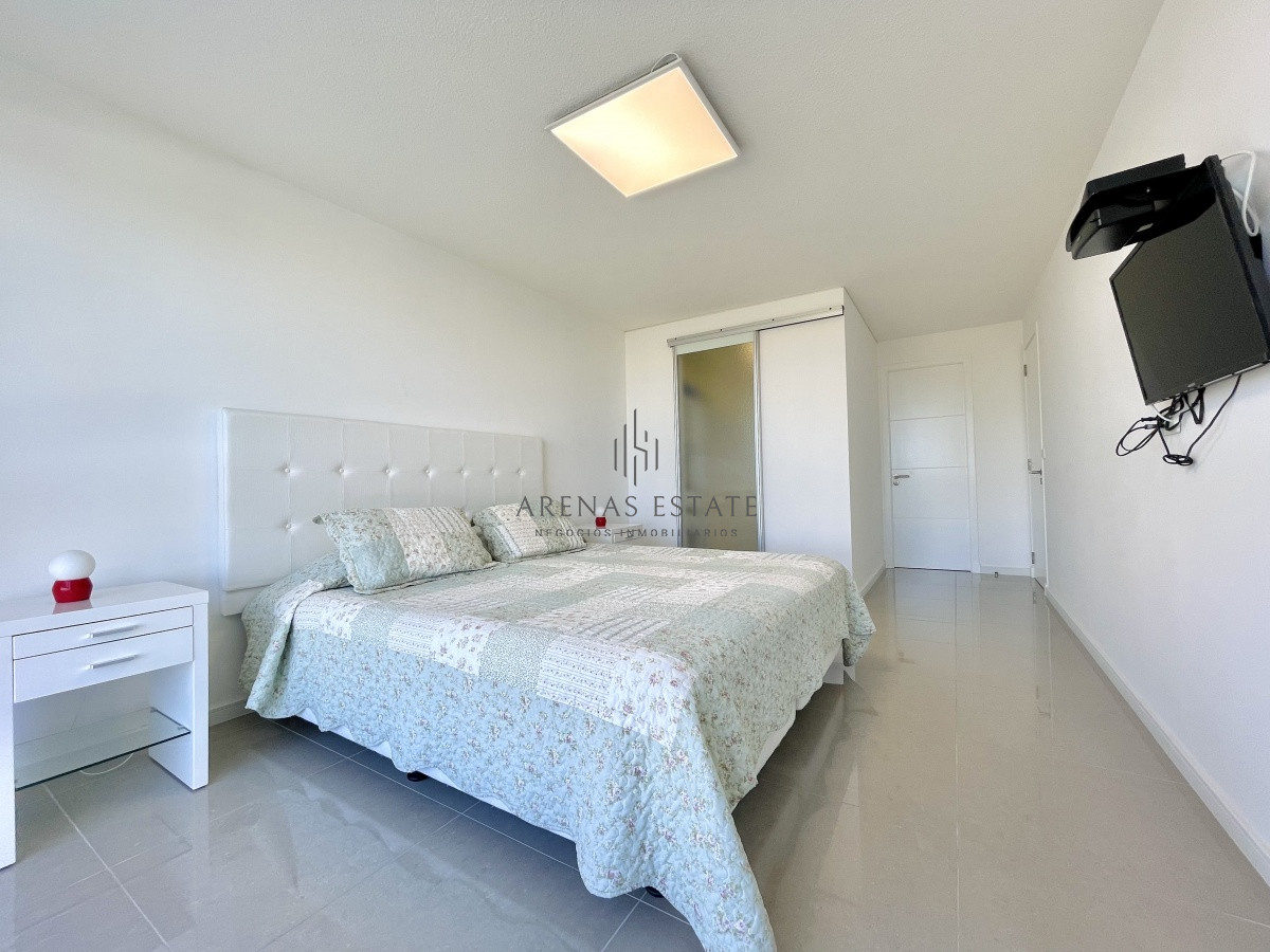 Apartamento ID.563 - Venta  apartamento de un dormitorio en torre de categoría a pasos de Playa Brava,Punta del Este