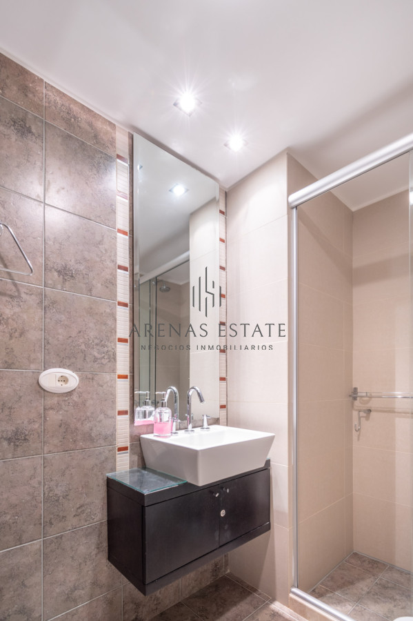 Apartamento ID.2148 - Venta de Excelente Apartamento de 3 Dormitorios con Vista al Mar, Playa Mansa, Punta del Este