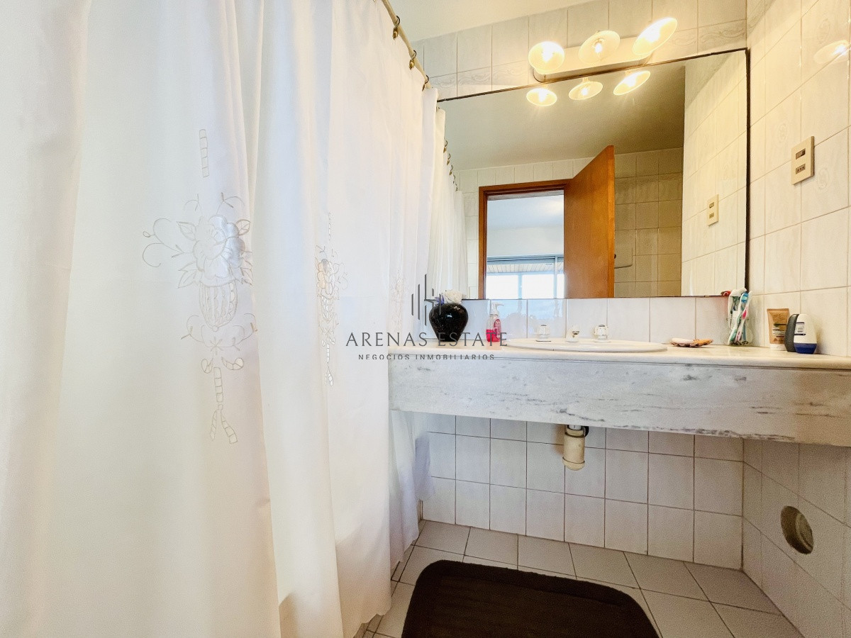 Apartamento ID.444 - Apartamento de 3 Dormitorios en Primera Línea del Mar, Playa Brava - Venta