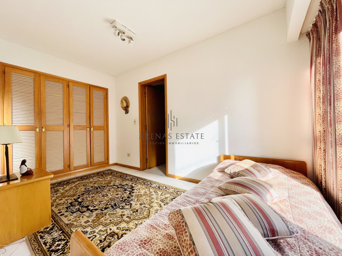 Apartamento ID.444 - Apartamento de 3 Dormitorios en Primera Línea del Mar, Playa Brava - Venta