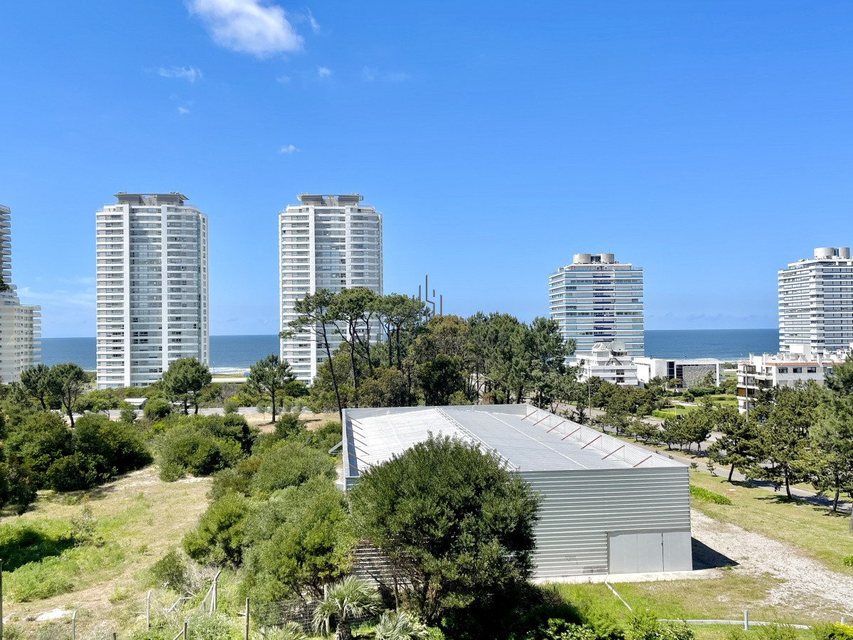 Apartamento ID.563 - Venta  apartamento de un dormitorio en torre de categoría a pasos de Playa Brava,Punta del Este