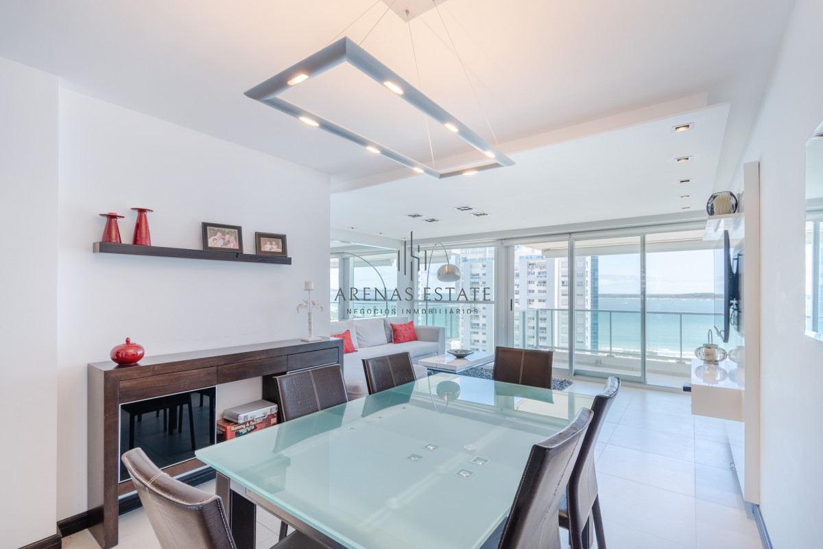 Apartamento ID.2148 - Venta de Excelente Apartamento de 3 Dormitorios con Vista al Mar, Playa Mansa, Punta del Este