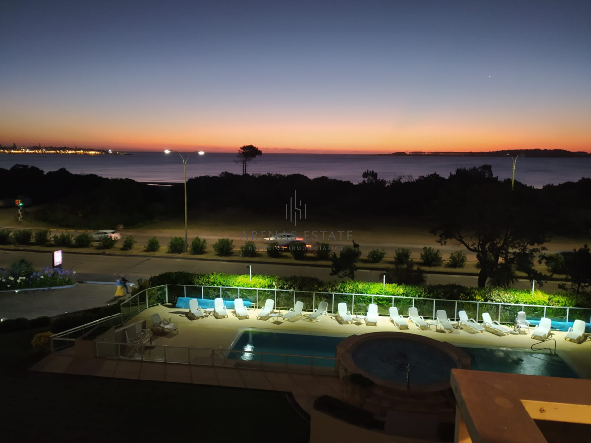 Apartamento ID.438 - Apartamento de 2 Dormitorios Frente a Playa Mansa