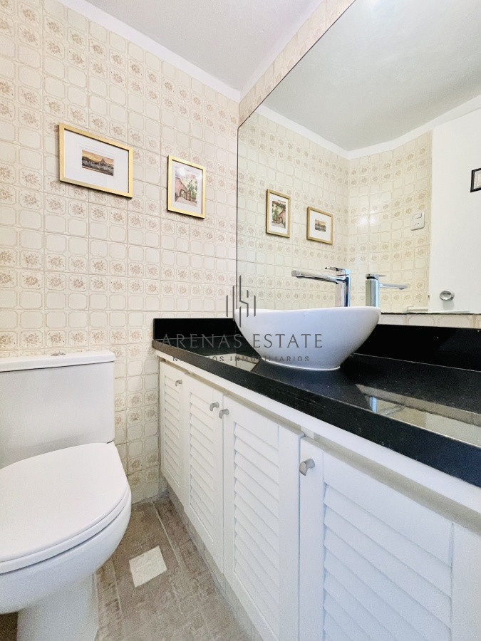 Apartamento ID.1134 - Venta y alquiler anual de amplio apartamento de tres dormitorios completamente reciclado sobre Roosevelt, Punta del Este