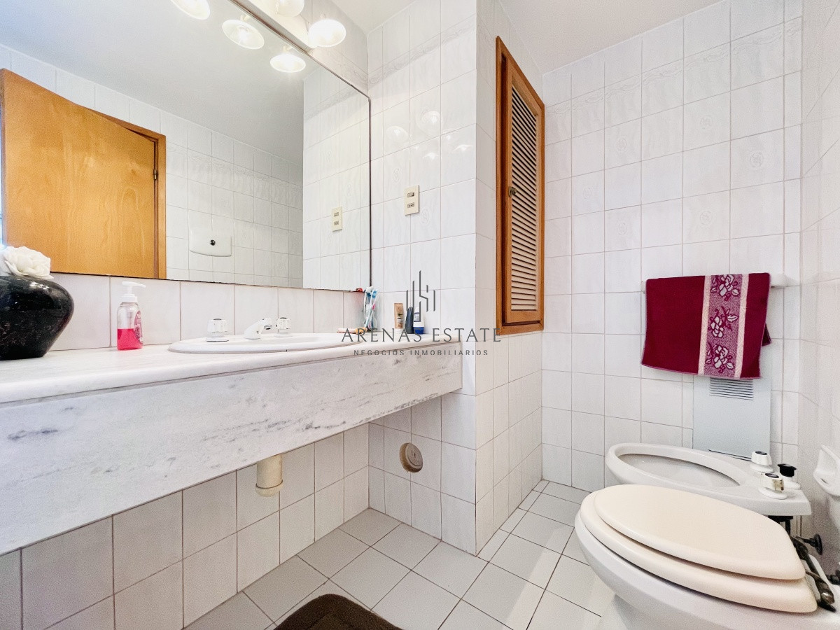 Apartamento ID.444 - Apartamento de 3 Dormitorios en Primera Línea del Mar, Playa Brava - Venta