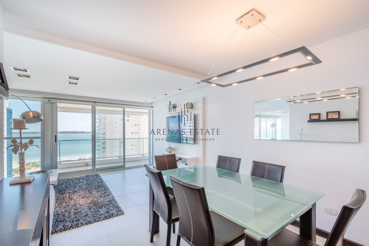 Apartamento ID.2148 - Venta de Excelente Apartamento de 3 Dormitorios con Vista al Mar, Playa Mansa, Punta del Este