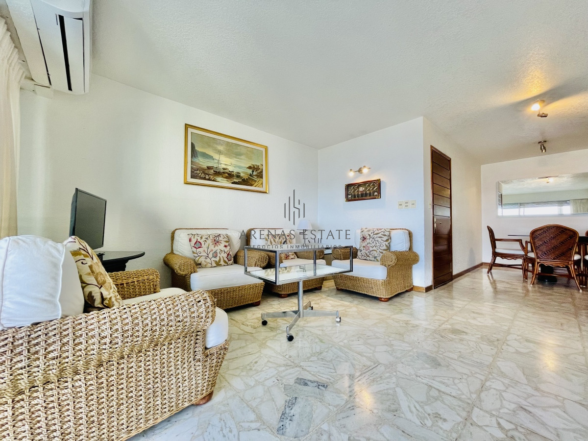 Apartamento ID.1868 - Apartamento de 3 Dormitorios en Playa Mansa con Vista al Mar