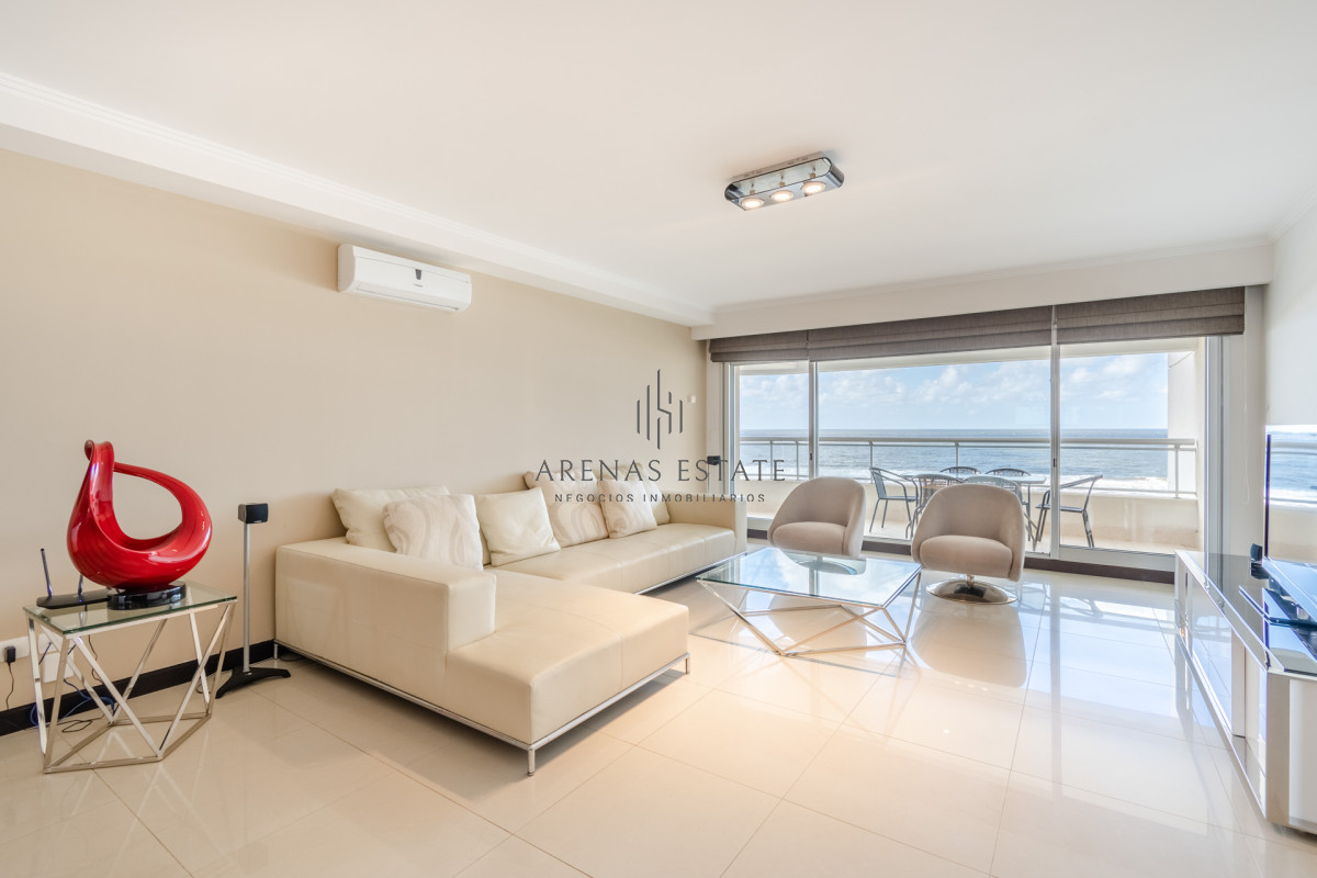 Apartamento ID.611 - Moderno Apartamento de 3 Dormitorio y Dependencia Frente al Mar, Playa Brava