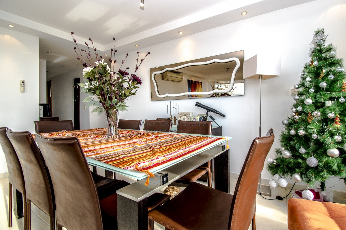 Apartamento ID.557 - Venta de apartamento de tres dormitorios más dependencia en playa Mansa, Punta del Este