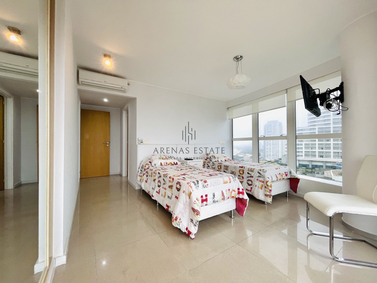 Apartamento ID.624 - Moderno Apartamento de 3 Suites en Playa Mansa con Vista al Mar