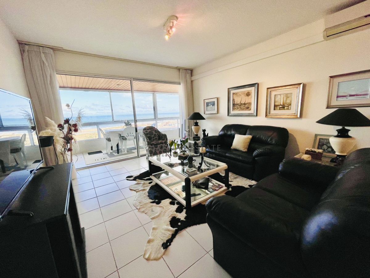 Apartamento ID.444 - Apartamento de 3 Dormitorios en Primera Línea del Mar, Playa Brava - Venta