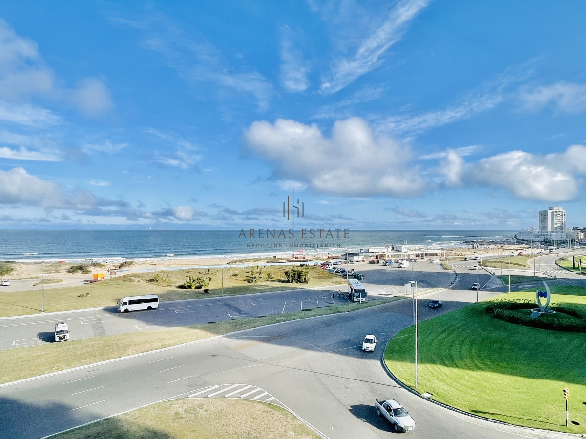 Apartamento ID.444 - Apartamento de 3 Dormitorios en Primera Línea del Mar, Playa Brava - Venta