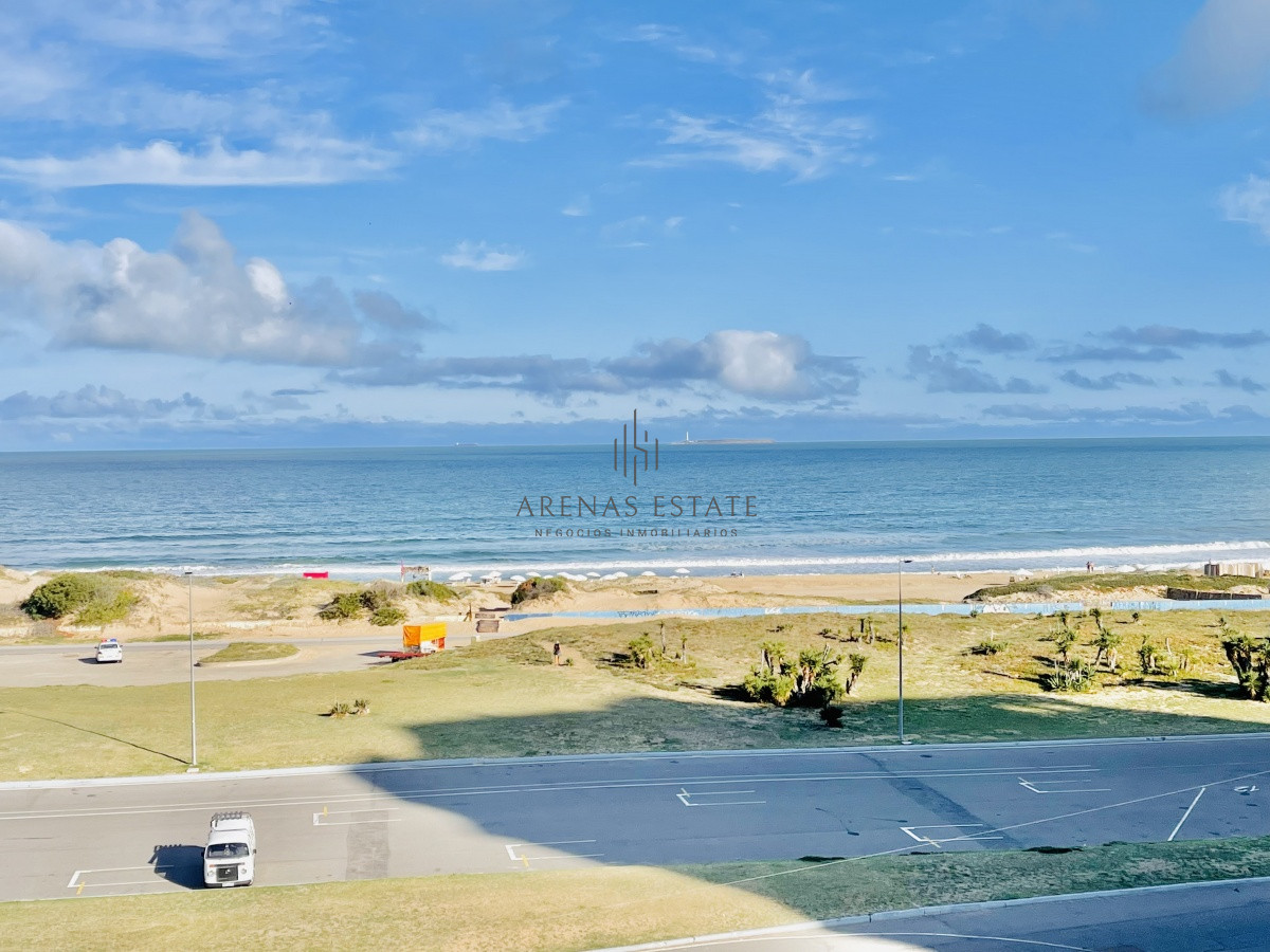 Apartamento ID.444 - Apartamento de 3 Dormitorios en Primera Línea del Mar, Playa Brava - Venta