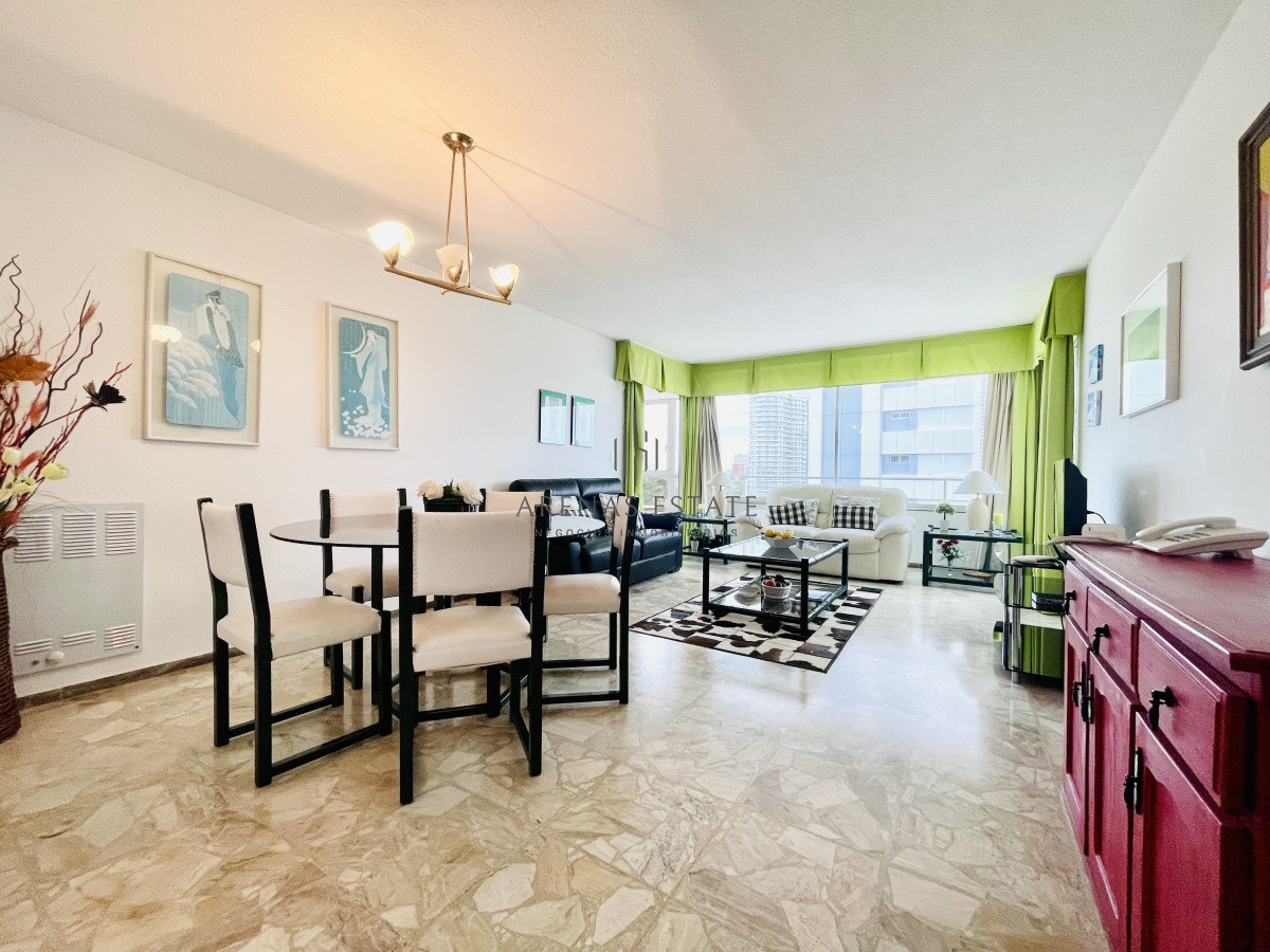 Apartamento ID.1969 - Apartamento de 2 Dormitorios Frente al Mar, con Vista - Playa Mansa, Venta